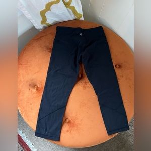 Women’s size 4 black lululemon capris
